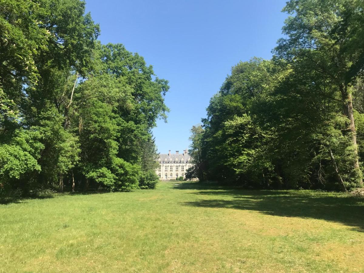 maison avec vue sur le chateau des Hautes Montées Orléans Exterior foto