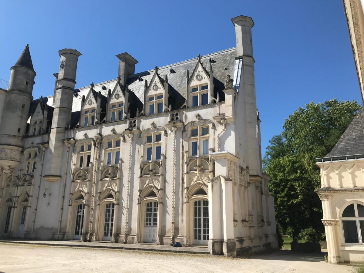 maison avec vue sur le chateau des Hautes Montées Orléans Exterior foto