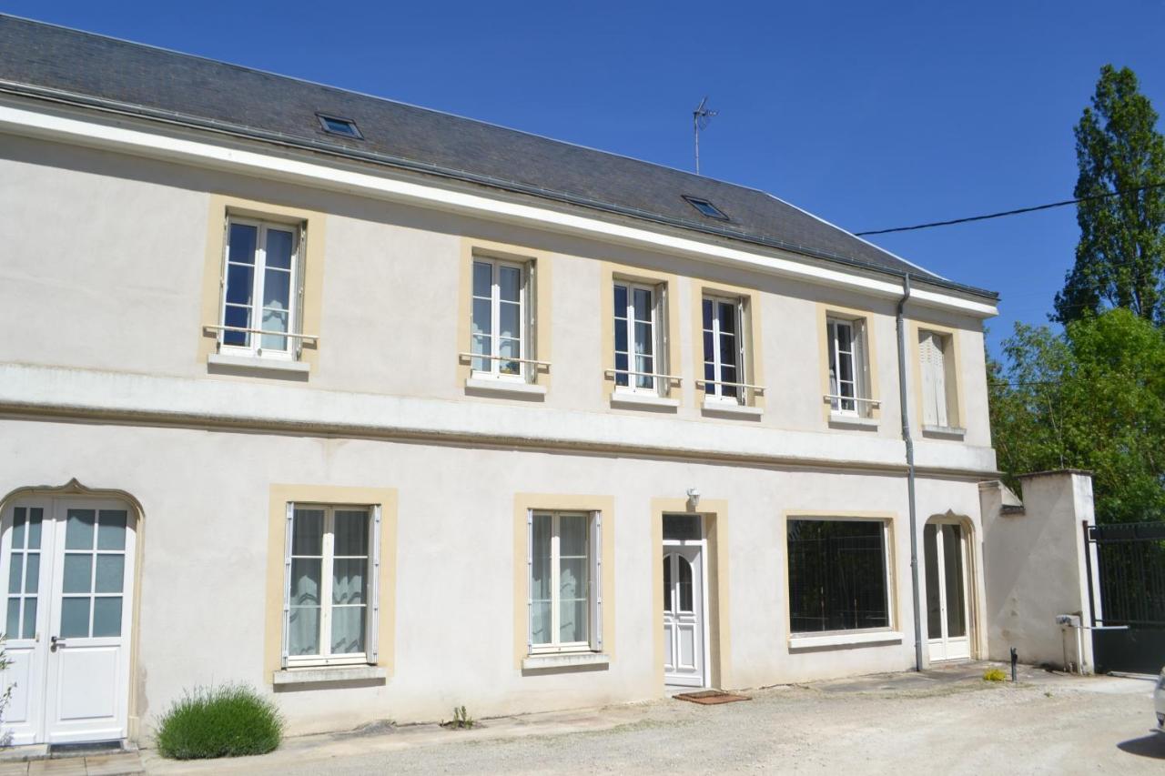 maison avec vue sur le chateau des Hautes Montées Orléans Exterior foto